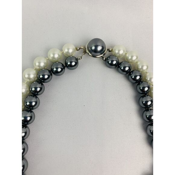 Vintage Dual Strand White and Pewter Chunky Necklace Decorative Clasp 17" - Picture 4 of 9